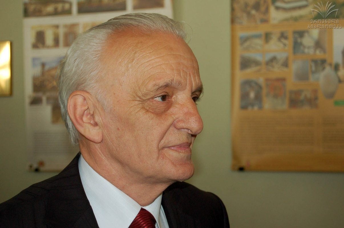 GÜRCÜ ƏLYAZMALARI TOPLULARINDA AZƏRBAYCAN NƏĞMƏ LİRİKASI – İRAKLİ KENÇOŞVİLİ