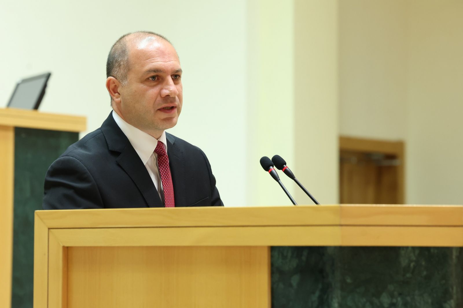 GİVİ MİKANADZE ALİ TƏHSİL SİSTEMİNİN İSLAHATI HAQQINDA DANIŞIB