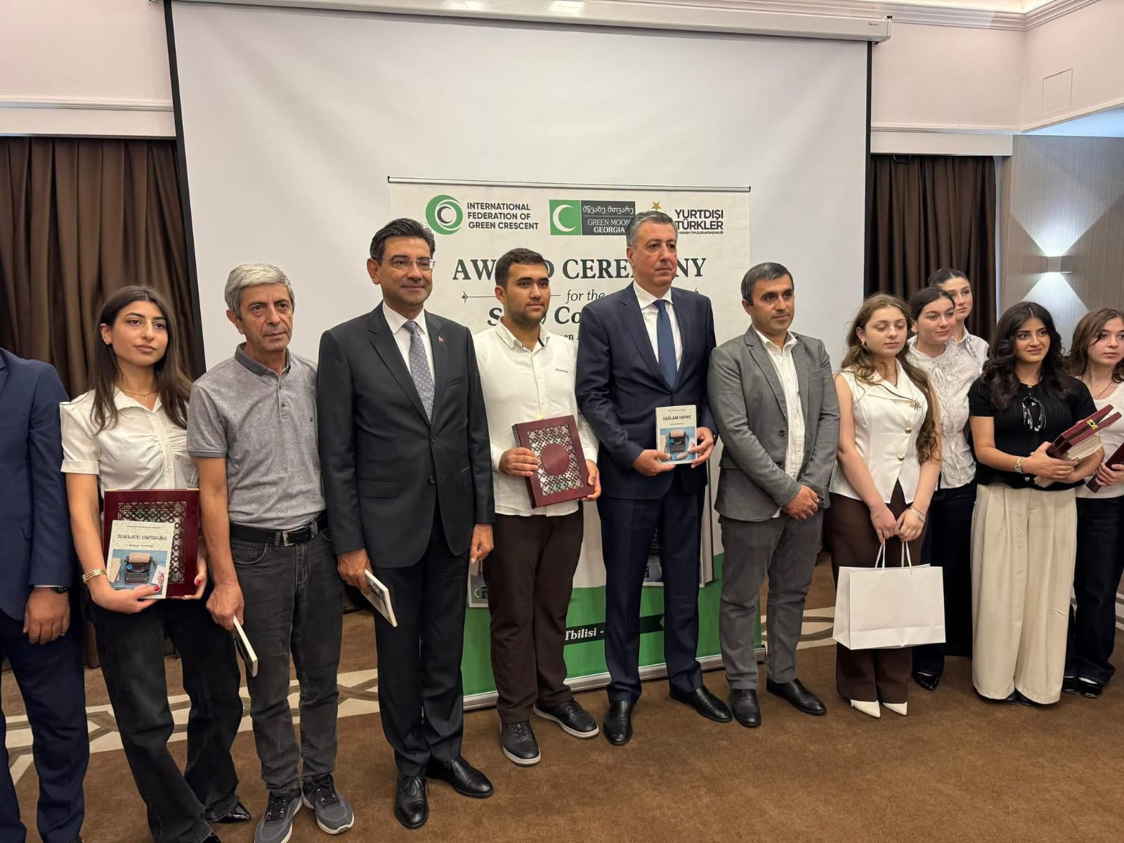 GÜRCÜSTAN YAŞIL AY CƏMİYYƏTİNİN TƏŞKİL ETDİYİ HEKAYƏ MÜSABİQƏSİNİN QALİBLƏRİ MÜKAFATLANDIRILDI